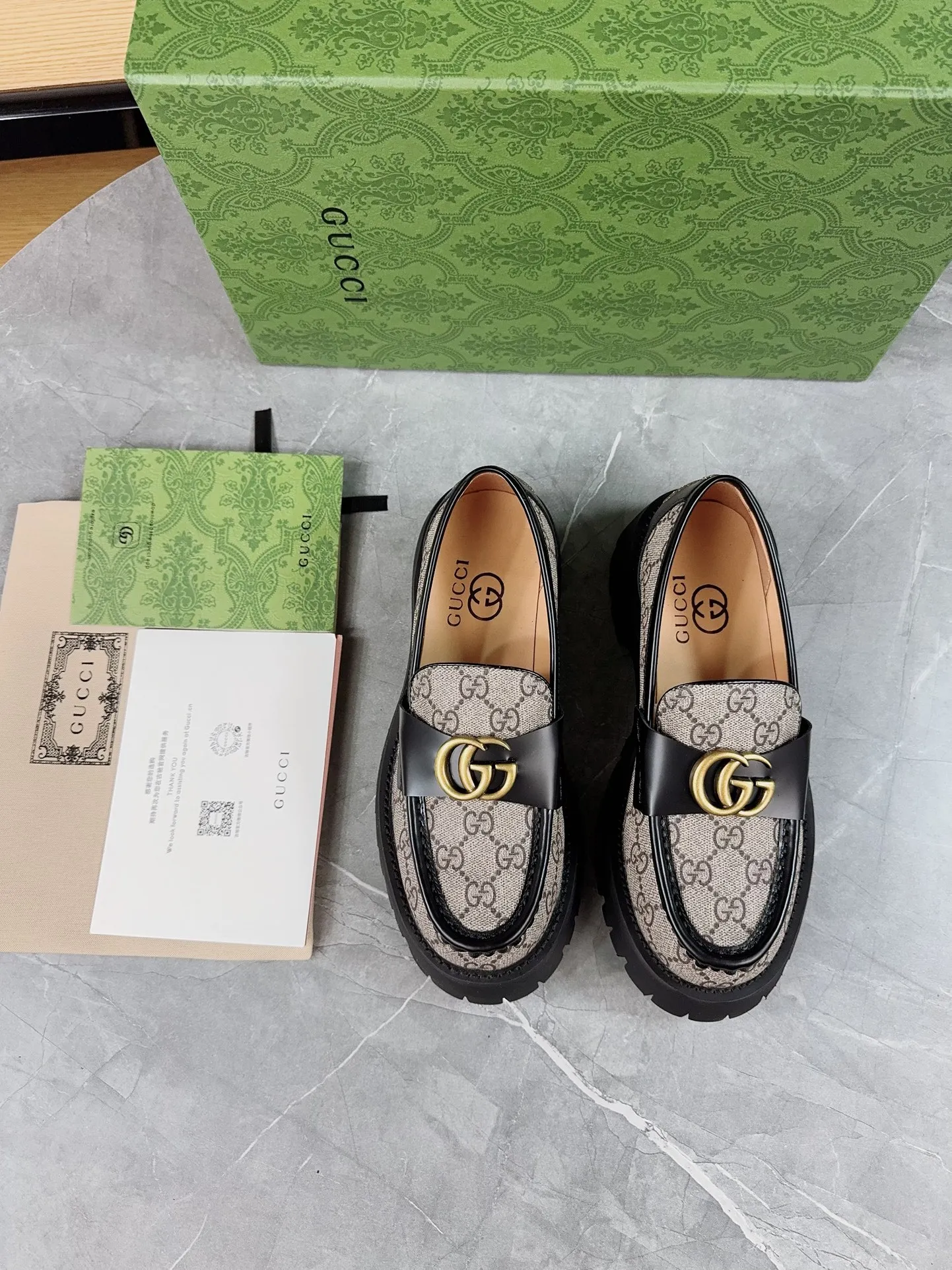 👟👟Ex-factory price 520👟👟Gucci2023 new model, double GG groove thick-soled Loaf platform shoes. The original version is made 1:1. Super beautiful quality, classic model at the counter. ❶Upper: original open edge beaded cowhide ❷Inner lining: water-dyed cowhide ❸Feet: water-dyed cowhide ❹Outsole: ultra-light original sole ❺thick sole heightening: 3.5cn ❻Packing: original packaging ❼Number: 35-42 (41 41 customized, non-returnable) Men's model: 38-46 (45, 46 customized, non-returnable)